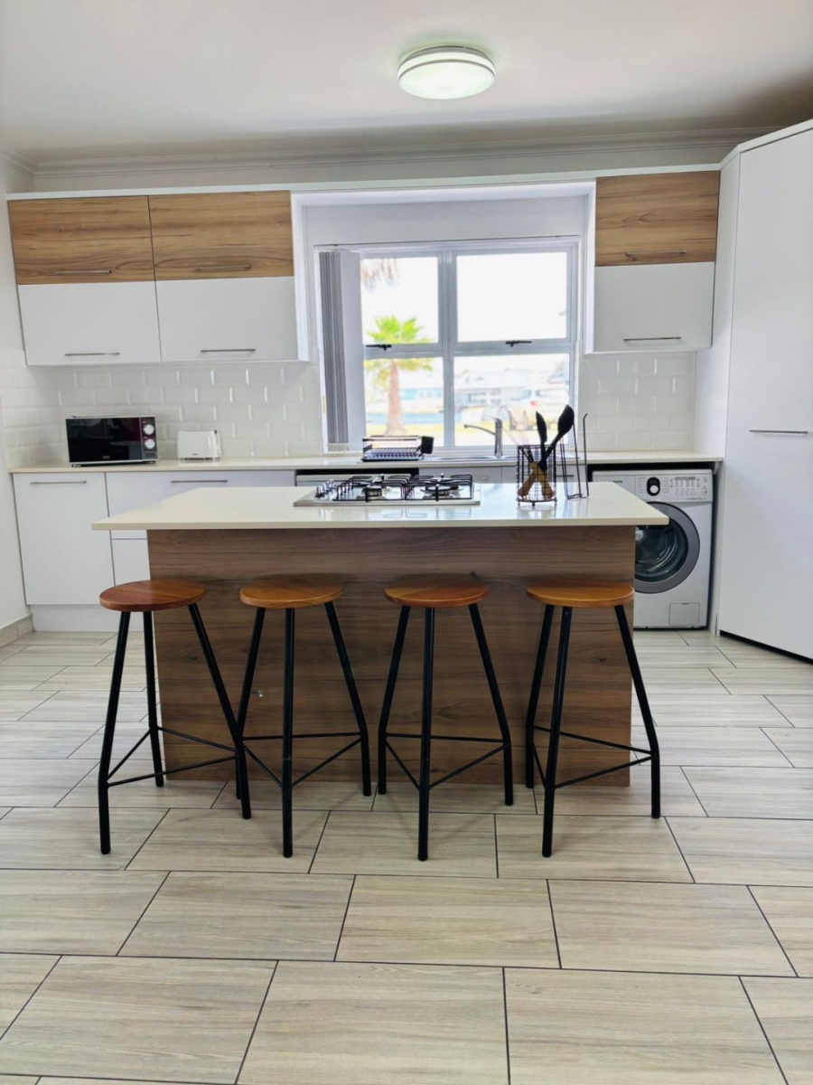 To Let 3 Bedroom Property for Rent in Aston Bay Eastern Cape